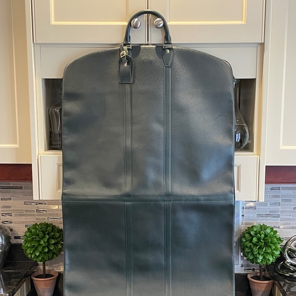 NOW AVAILABLE!! Louis Vuitton Green Taiga Kendall Garment Bag - Picture 1 of 15